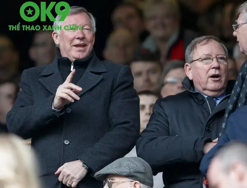 Martin Ferguson (bên phải), em trai của Ferguson hiện đang mắc chứng sa sút trí tuệ, và Sir Alex lo rằng mình cũng sẽ bị tương tự (Ảnh: The Sun). Martin Ferguson (bên phải), em trai của Ferguson hiện đang mắc chứng sa sút trí tuệ, và Sir Alex lo rằng mình cũng sẽ bị tương tự (Ảnh: The Sun).